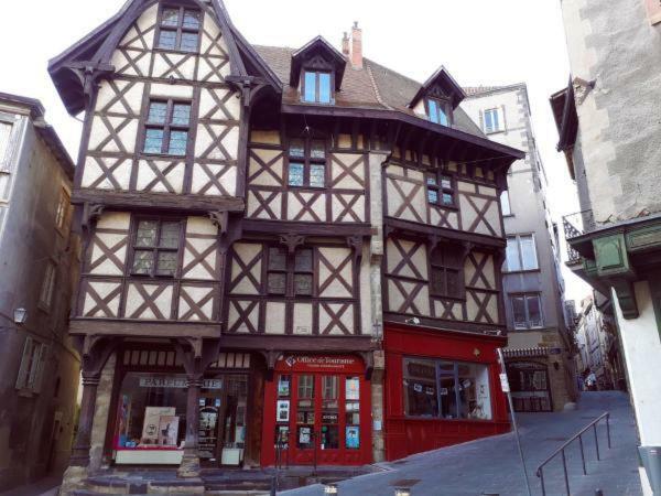 Le Medieval Thiers Luaran gambar